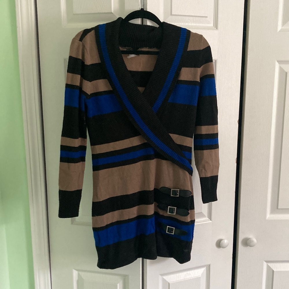 Tan blue and black sweater
